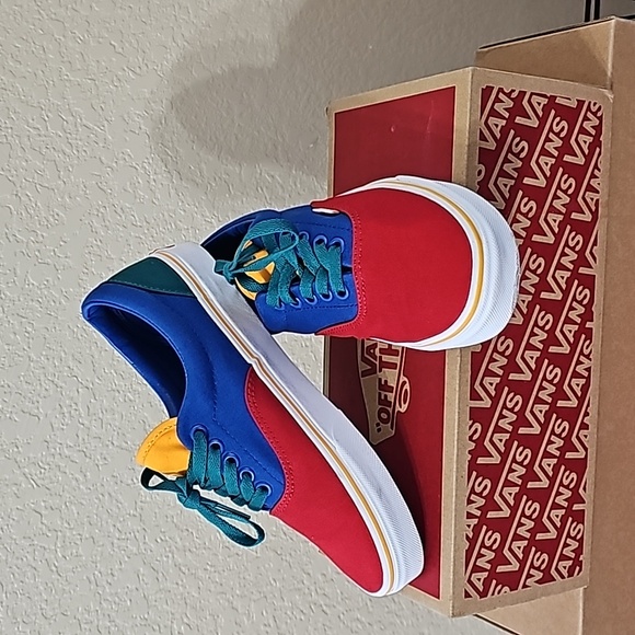 Vans - Picture 2 of 4